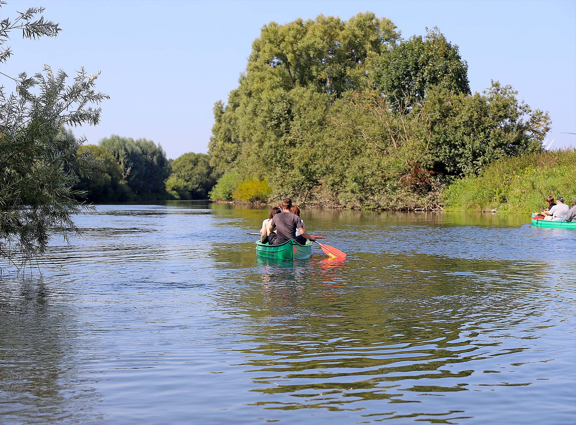 Kanufahrt auf der idyllischen Lippe bei sonnigem Wetter Kanus und Kanutouren mit den Lippepiraten auf der Lippe